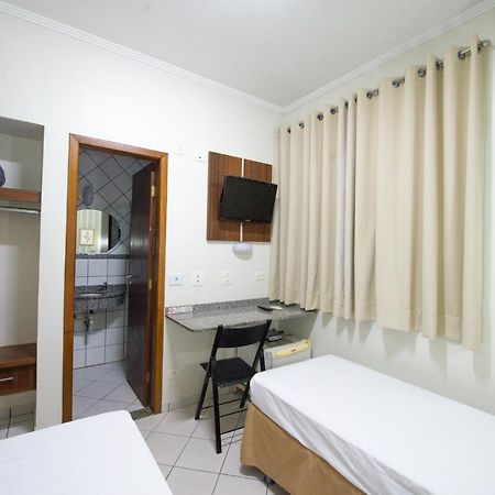 Araucaria Hotel Business - Maringá Bagian luar foto